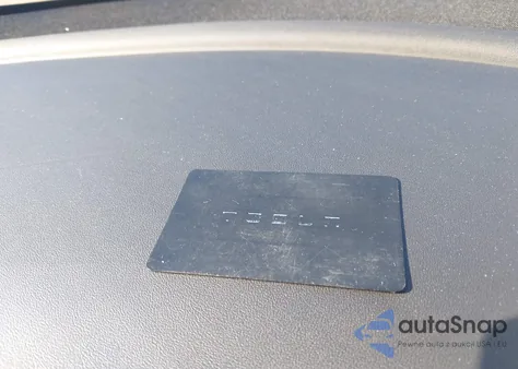 2021 Tesla Model Y Long Range Dual Motor All-Wheel Drive z USA, uszkodzony, nr VIN 5YJYGDEE0MF090171